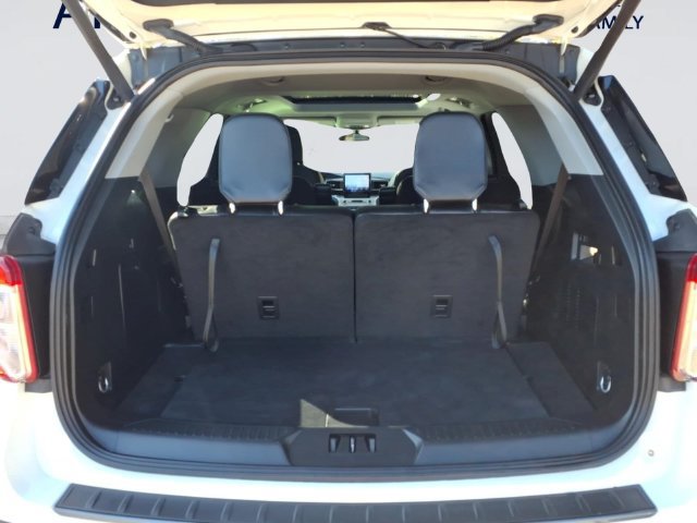 Used 2024 Ford Explorer XLT w/ Equipment Group 202A AWD/4WD image 8