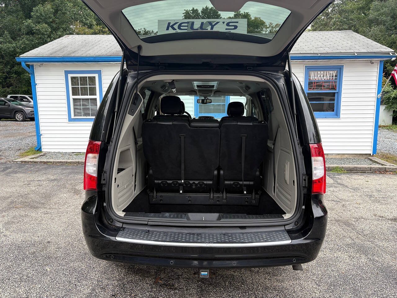 Used 2014 Chrysler Town & Country Touring-L w/ Driver Convenience Group FWD image 6
