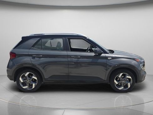 Certified 2025 Hyundai Venue Limited FWD image 4