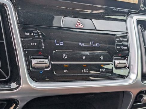 Used 2023 Kia Sorento SX Prestige image 16