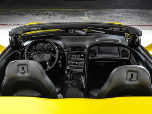 Used 2000 Chevrolet Corvette Convertible w/ Memory Pkg image 38