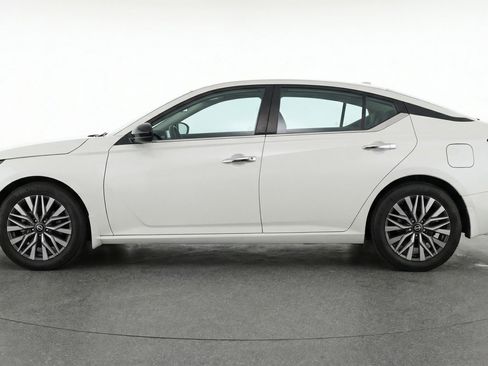 Used 2025 Nissan Altima 2.5 SV FWD image 5