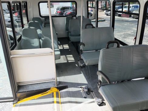 Used 2010 Ford E-450 and Econoline 450 Super Duty image 15