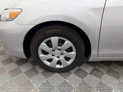 Used 2011 Toyota Camry LE FWD image 12