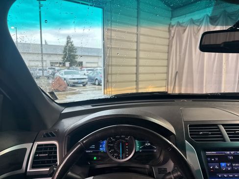 Used 2013 Ford Explorer XLT image 23