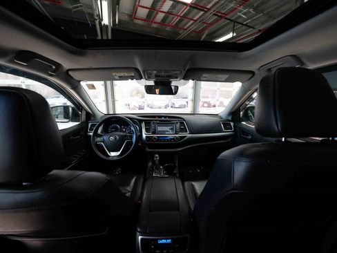 Used 2019 Toyota Highlander XLE image 17