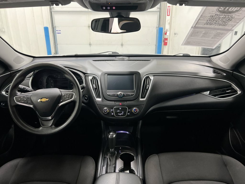 Used 2018 Chevrolet Malibu LT FWD image 10