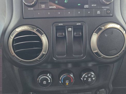 Used 2018 Jeep Wrangler Sport AWD/4WD image 15