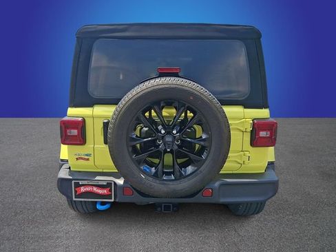 Used 2023 Jeep Wrangler Unlimited Sahara w/ Cold Weather Group AWD/4WD image 5