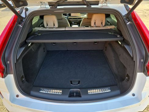 Used 2025 Cadillac XT4 Premium Luxury w/ Technology Package image 12