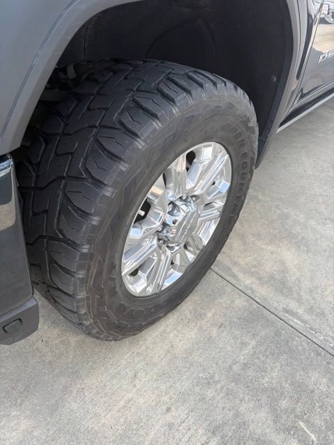Used 2021 GMC Sierra 2500 Denali w/ Denali Ultimate Package AWD/4WD image 2
