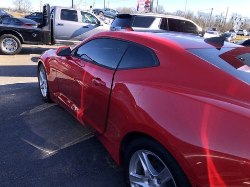Used 2019 Chevrolet Camaro LT image 3