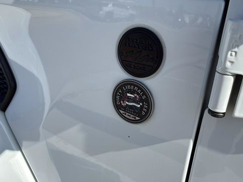 Used 2021 Jeep Gladiator Sport AWD/4WD image 18