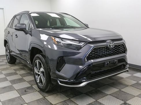 New 2025 Toyota RAV4 SE image 2