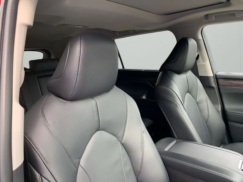 New 2026 Toyota Highlander Limited image 17