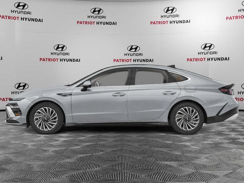 New 2026 Hyundai Sonata Limited FWD image 3