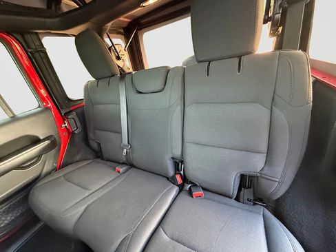 Used 2020 Jeep Wrangler Unlimited Sahara AWD/4WD image 15
