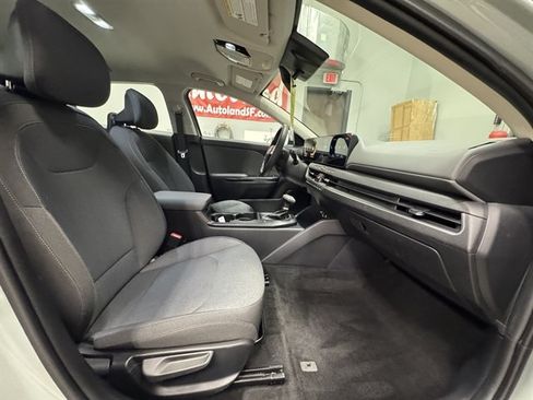 Used 2025 Kia K4 FWD image 12