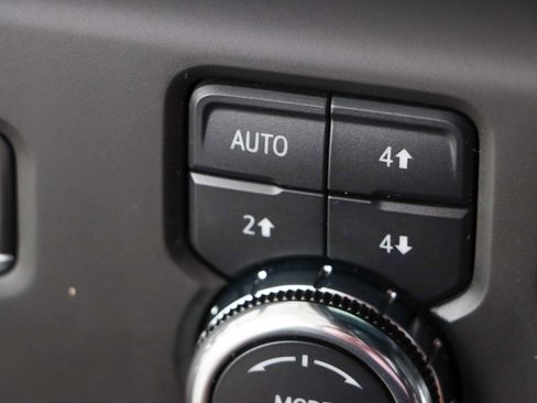 Used 2023 GMC Sierra 1500 AT4 w/ Technology Package AWD/4WD image 24
