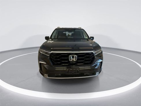 Used 2023 Honda Pilot Touring image 3