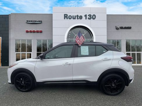 Used 2023 Nissan Kicks SR w/ Exterior Package FWD image 5