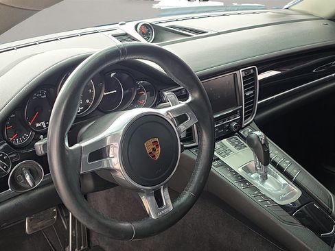Used 2016 Porsche Panamera 4 image 13