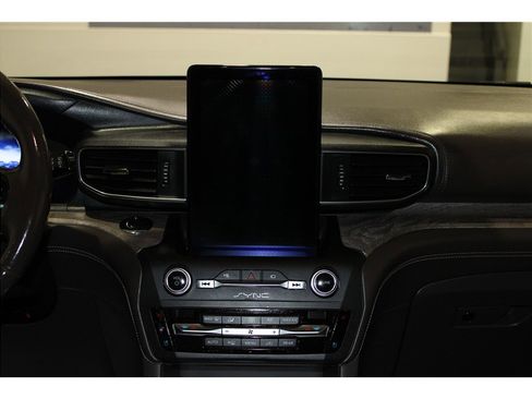 Used 2020 Ford Explorer Platinum w/ Premium Technology Package image 17