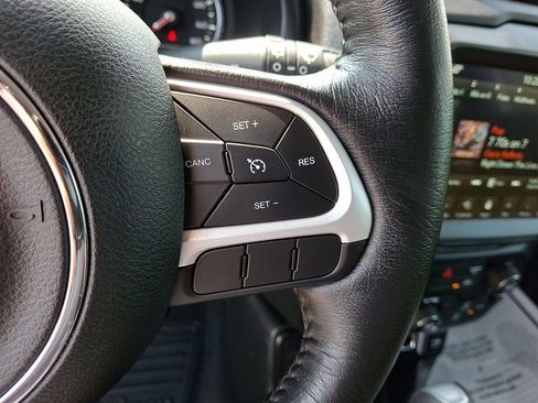 Used 2023 Jeep Renegade Latitude w/ Premium Group AWD/4WD image 23
