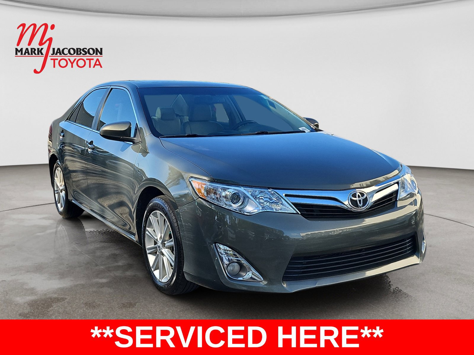 Used 2012 Toyota Camry XLE w/ Leather Pkg FWD image 4