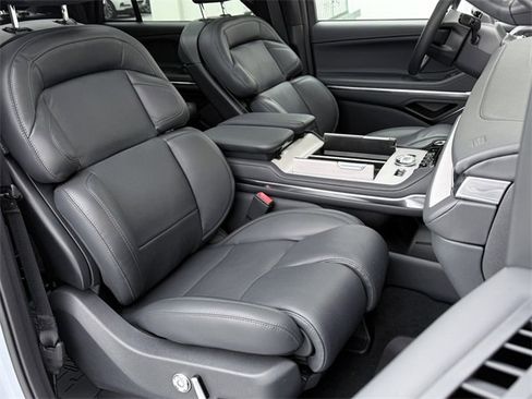 New 2025 Lincoln Navigator Reserve w/ Jet Appearance Package image 10