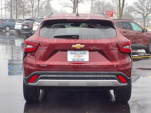 Used 2025 Chevrolet Trax LT w/ LT Convenience Package image 22