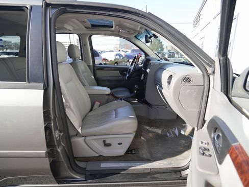 Used 2009 GMC Envoy Denali w/ Sun And 6-Disc Cd Package image 30