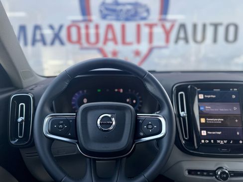 Used 2024 Volvo XC40 B5 Plus w/ Protection Package Premier image 40