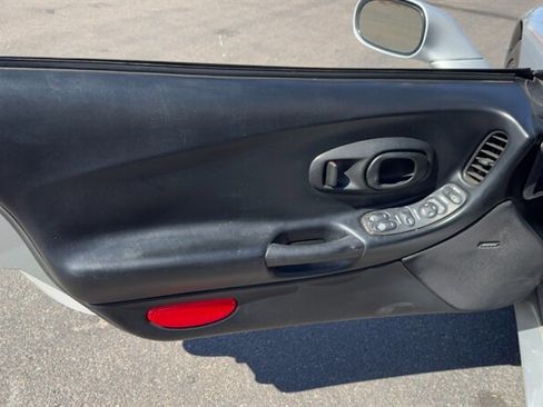 Used 2001 Chevrolet Corvette Convertible w/ Preferred Equipment Group2 image 15