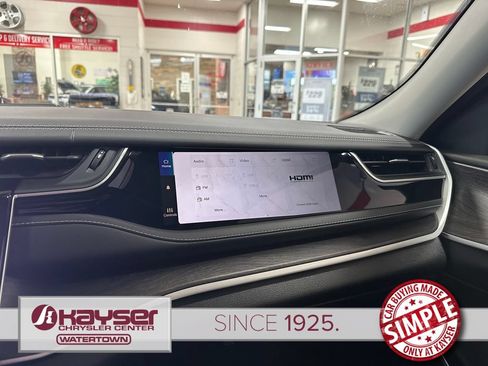 Used 2022 Jeep Grand Cherokee Limited 4xe AWD/4WD image 11