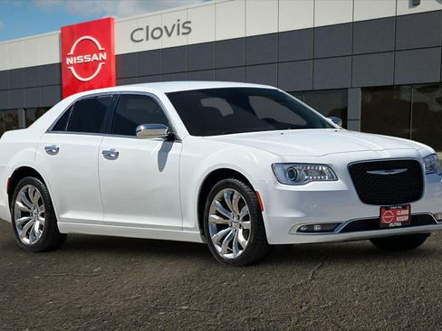 Used 2019 Chrysler 300 Limited RWD image 10