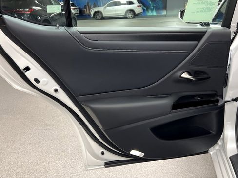New 2025 Lexus ES 350 w/ Premium Package image 18