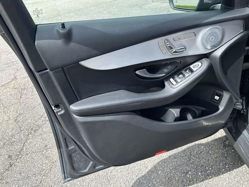 Used 2019 Mercedes-Benz GLC 300 4MATIC image 15