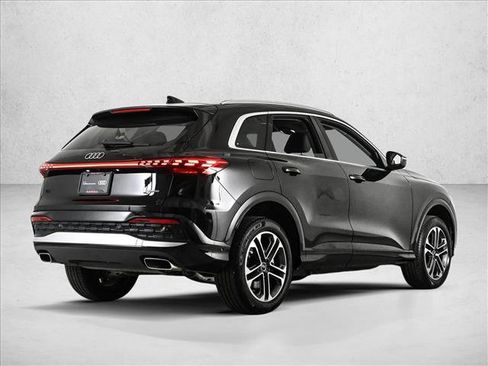 Certified 2025 Audi Q5 Premium w/ Convenience Package AWD/4WD image 5