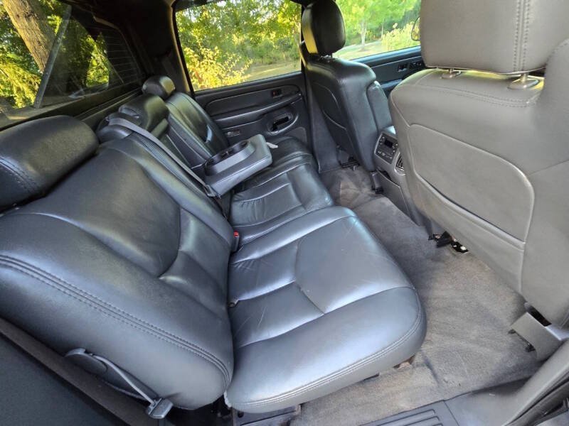 Used 2004 Chevrolet Avalanche Z71 w/ Sun And Sound Package AWD/4WD image 13