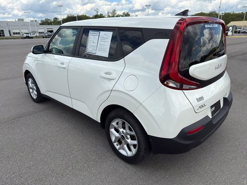 Used 2022 Kia Soul LX w/ Technology Package FWD image 3