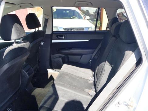 Used 2014 Subaru Outback 2.5i Premium AWD/4WD image 21