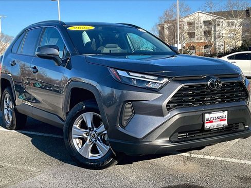 Used 2025 Toyota RAV4 XLE image 2