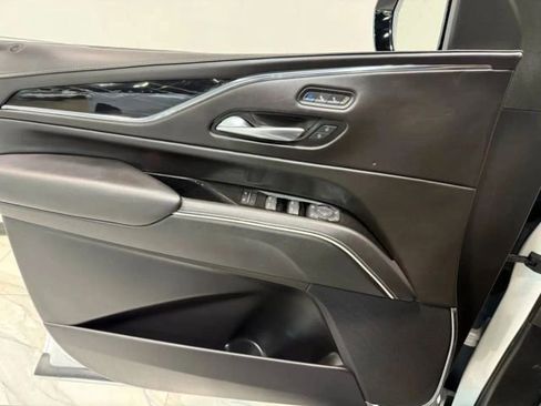 Used 2023 Cadillac Escalade V image 11