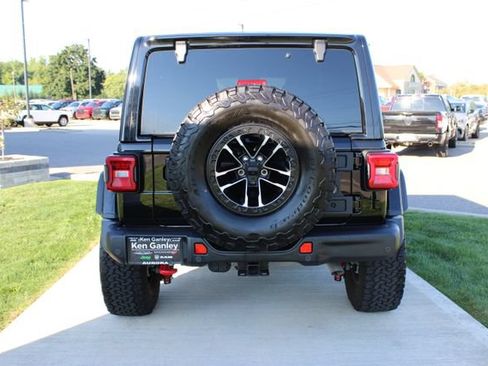 Used 2025 Jeep Wrangler Unlimited Rubicon AWD/4WD image 34