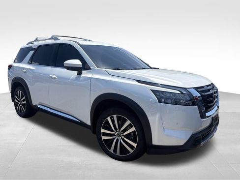 Used 2025 Nissan Pathfinder Platinum AWD/4WD image 7