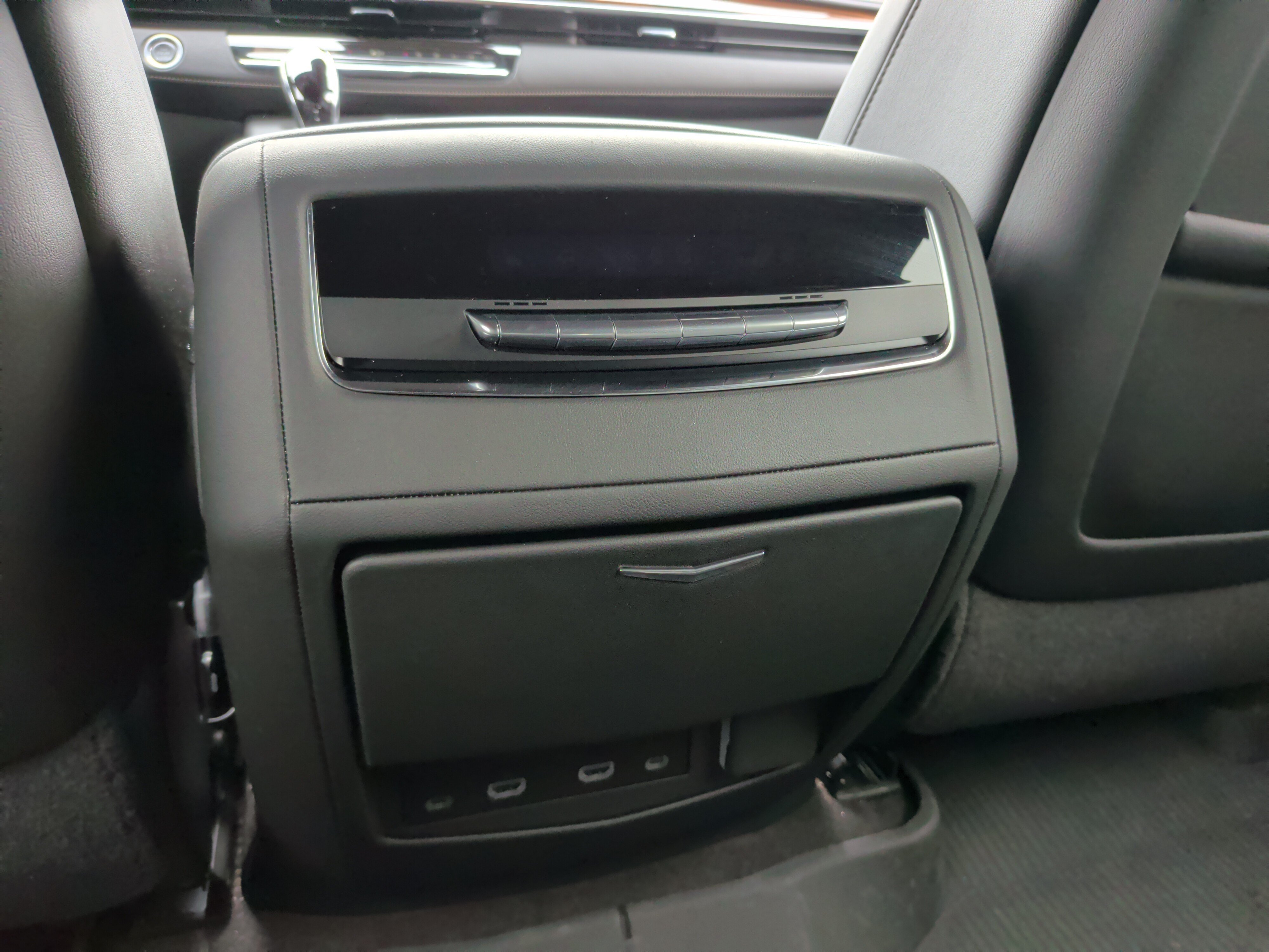 Used 2024 Cadillac Escalade Premium Luxury AWD/4WD image 36