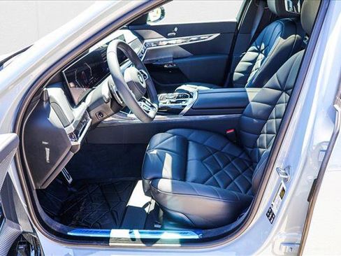 Used 2025 BMW 740i xDrive image 12