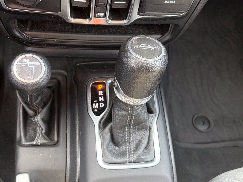 Certified 2024 Jeep Gladiator Sport AWD/4WD image 32
