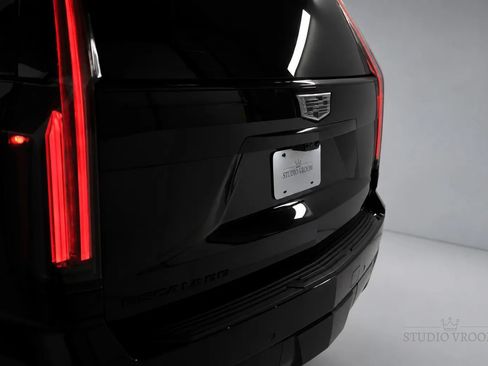 Used 2025 Cadillac Escalade Sport w/ Touring Package AWD/4WD image 5